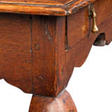 A GEORGE I OAK AND FRUITWOOD-CROSSBANDED SIDE TABLE - photo 3