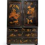 AN ANGLO-DUTCH BLACK-AND-GILT-JAPANNED PRESS CUPBOARD - фото 1