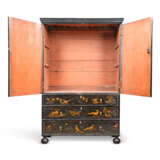 AN ANGLO-DUTCH BLACK-AND-GILT-JAPANNED PRESS CUPBOARD - photo 3