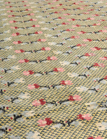 Fowler, John. A FRENCH PINK, BLUE AND GREEN WOVEN CARPET - фото 2