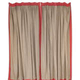 A PAIR OF OATMEAL 'VOLGA' LINEN AND PINK VELVET-EDGED CURTAINS - Foto 1