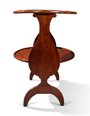 A CONTINENTAL MAHOGANY OVAL TWO-TIER ETAGERE - фото 2