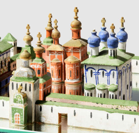 A RUSSIAN PAINTED-PINE MODEL OF THE TRINITY MONASTERY OF ST.SERGII - photo 3