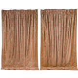 A PAIR OF PINK LINEN AND GREEN-AND-OATMEAL VELVET APPLIQUE 'BROCKHAM' CURTAINS - Foto 1