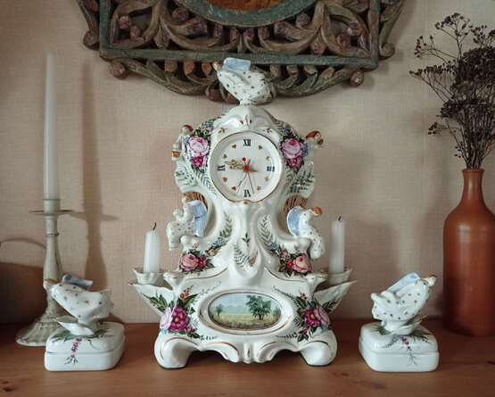 Casket, Mantel clock, Statuette “Day Angel”, Set of 3 pcs., Porcelain, Overglaze painting, Art Nouveau (1880-1910), Pastoral, Russia, 1997 - photo 1