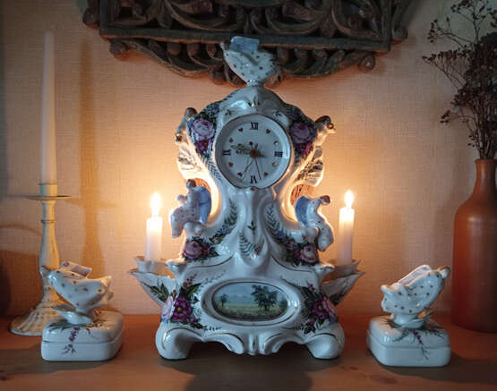Casket, Mantel clock, Statuette “Day Angel”, Set of 3 pcs., Porcelain, Overglaze painting, Art Nouveau (1880-1910), Pastoral, Russia, 1997 - photo 2