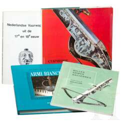 Four weapons books in Italian, French, Russian and Dutch