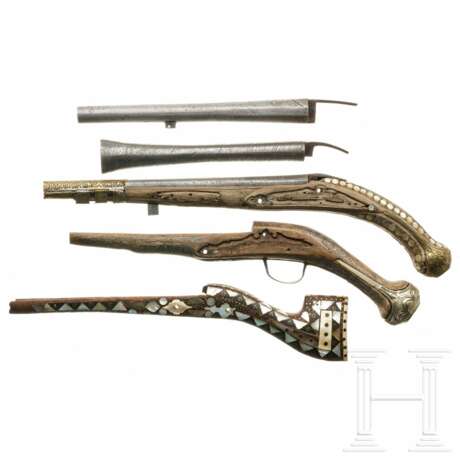 Bestandteile von drei Miquelet- und Steinschlosspistolen, osmanisch, 19. Jahrhundert - фото 2