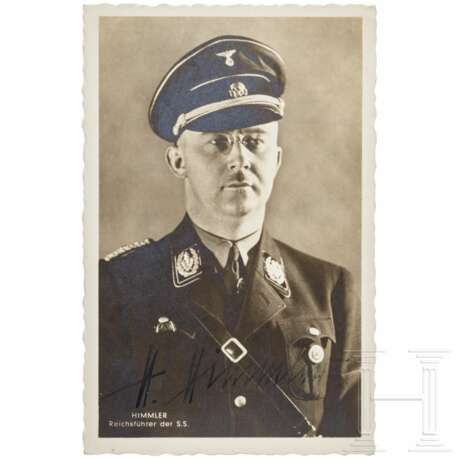 Heinrich Himmler - Unterschrift auf Portrait-Postkarte von "Photo-Hoffmann" - фото 1