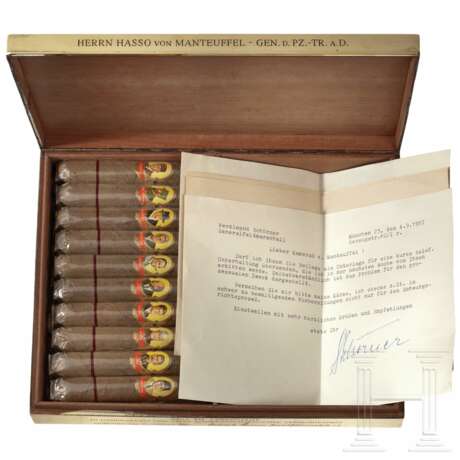 Hasso von Manteuffel (1897 - 1978) - große silbervergoldete Zigarrenschatulle zum 70. Geburtstag am 14. Januar 1967 - photo 2