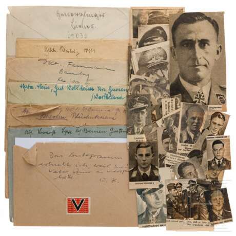 Dokumentensammlung eines Jungen mit Zeitungsauschnitten und Unterschriften von Ritterkreuzträgern - Foto 2