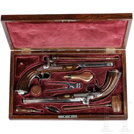 Ein Paar Perkussionspistolen im Kasten, italienische Sammleranfertigungen im Stil um 1850 - фото 1