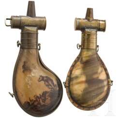 Zwei jagdliche Pulverflaschen, 1. Hälfte 19. Jahrhundert