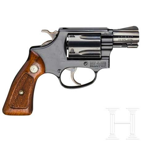 Smith & Wesson Modell 37, "The .38 Chief's Special Airweight" - photo 2