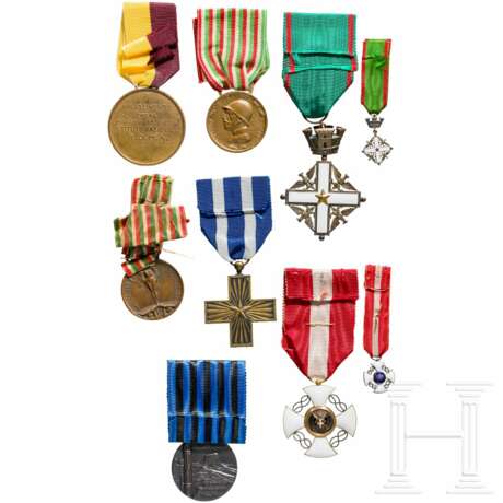 Orden der Krone von Italien - Kreuz der Ritter im Etui und weitere Auszeichnungen, Italien, 20. Jahrhundert - Foto 2