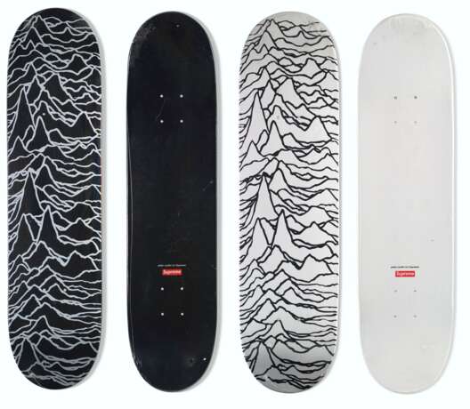 A COLLECTION OF PETER SAVILLE SKATEBOARDS & APPAREL - фото 2