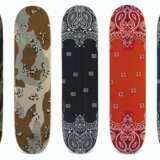 A COLLECTION OF VINTAGE CAMO & PAISLEY SKATEBOARDS - Foto 1