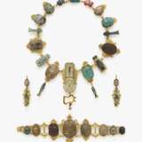 Parure mit altägyptischen Skarabäen und Amuletten Frankreich, um 1865. - photo 1