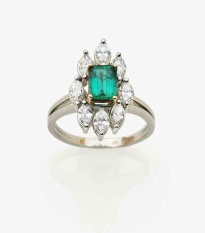 Ring mit Smaragd und Diamanten Frankreich, 1970er-1980er Jahre - фото 1