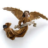 Gotischer geflügelter Engel mit Schriftband - Foto 1