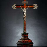 Grosses Kruzifix im Boulle-Stil mit silbernem Christuskorpus - photo 1