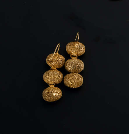 Paar traditionelle Ohrringe aus Filigranwerk - фото 2