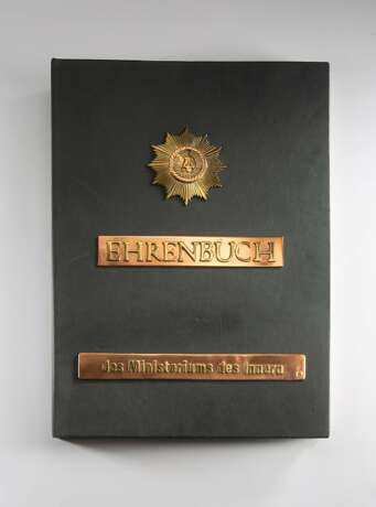 "Ehrenbuch des Ministeriums des Innern". - фото 1
