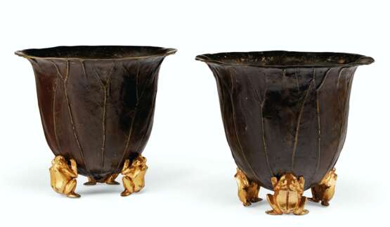 A PAIR OF CONTINENTAL PATINATED AND GILT-BRONZE JARDINIÈRES - photo 1