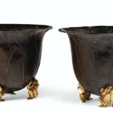 A PAIR OF CONTINENTAL PATINATED AND GILT-BRONZE JARDINIÈRES - фото 3