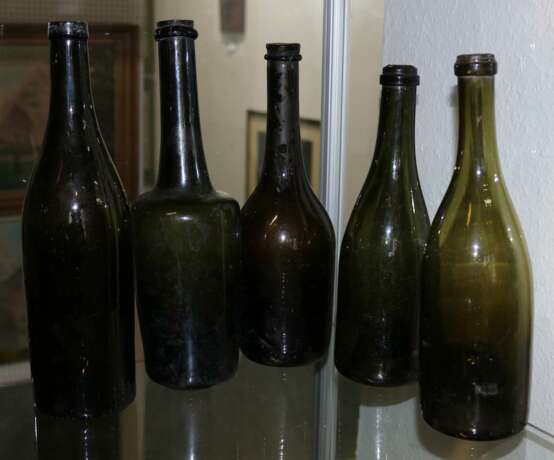 9 Hohlglasflaschen. - photo 2
