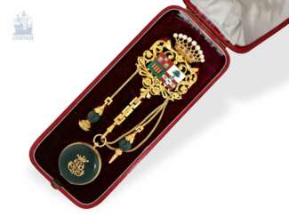 Taschenuhr/Anhängeuhr: äußerst kostbare Gold/Emaille/Jaspis-Chatelaine mit Gold/Japis-Damenuhr in Originalbox, vermutlich Hochzeitsgeschenk für eine Gräfin, Paris ca.1850