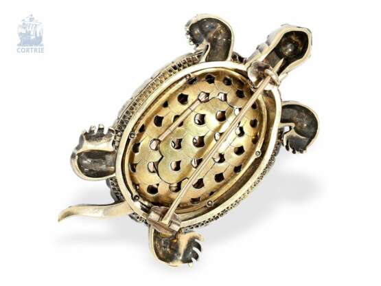 Formuhr: museale Emaille-Brosche "Schildkröte" mit eingebauter Uhr, sichtbarer Unruh und reichem Diamantbesatz, zugeschrieben Piguet et Capt, Geneva, circa 1810 - photo 5