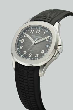 Patek Philippe. PATEK PHILIPPE, AQUANAUT STEEL WITH BRACELET, RETAILED BY TIFFANY & CO., REF 5167/1A-001 - фото 2