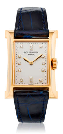 Patek Philippe. PATEK PHILIPPE, 18K GOLD, LADIES’ PAGODA, 1997 COMMEMORATION, REF. 4900 - Foto 1