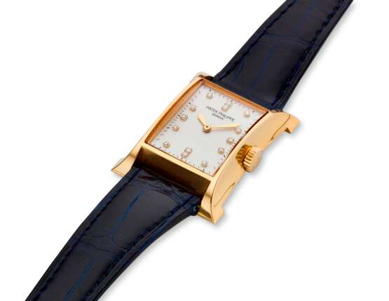 Patek Philippe. PATEK PHILIPPE, 18K GOLD, LADIES’ PAGODA, 1997 COMMEMORATION, REF. 4900 - Foto 2