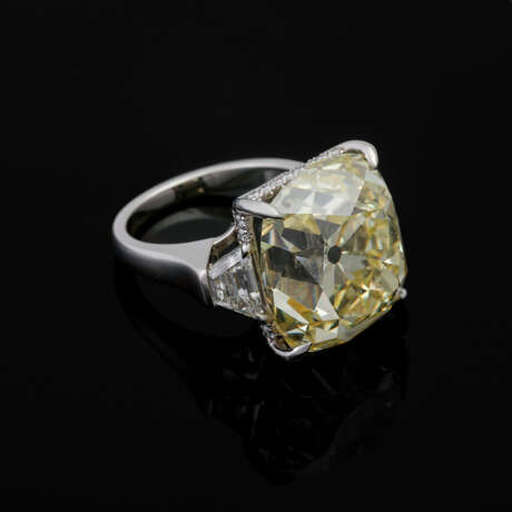 Bedeutender Solitär-Ring mit 1 Diamant im "OLD MINE CUT" zu 27,12 ct - Foto 5