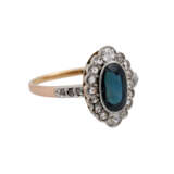 Ring mit ovalem Saphir und Diamanten, zusammen ca. 0,2 ct, - photo 1