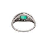 Ring mit Smaragd und Diamanten zusammen ca. 0,3 ct, - Foto 4