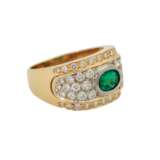 Ring mit oval facettiertem Smaragd, ca. 0,93 ct, - Foto 1