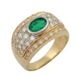 Ring mit oval facettiertem Smaragd, ca. 0,93 ct, - Foto 5