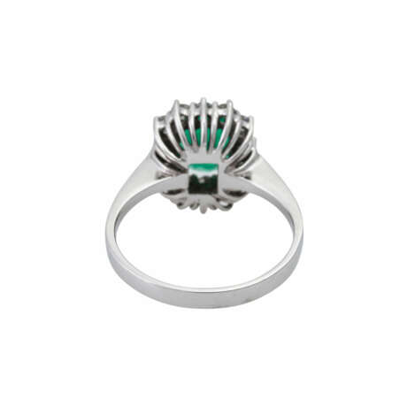 Ring mit Smaragd (transluzent) und Brillanten - photo 4