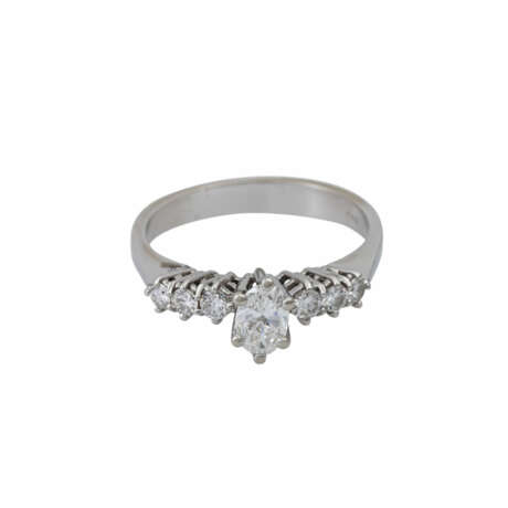 Ring mit ovalem Brillant ca. 0,4 ct, - photo 2