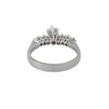 Ring mit ovalem Brillant ca. 0,4 ct, - photo 4