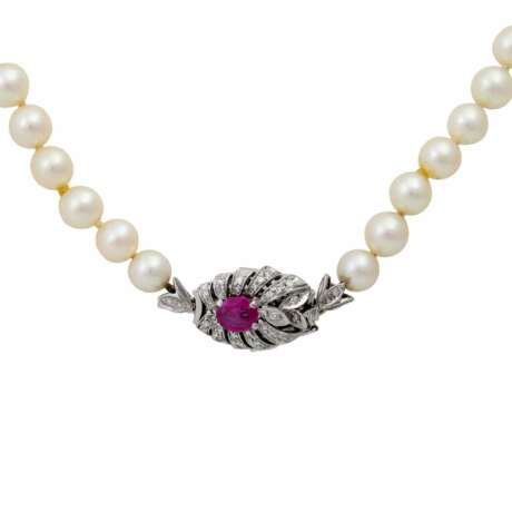 Perlenkette mit Rubin-Diamantschließe, - photo 3