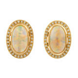 Ohrringe mit ovalen Opalen entouriert von Brillanten, - Foto 1