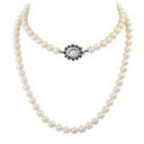 Lange Perlenkette mit Saphirschließe, - Foto 1