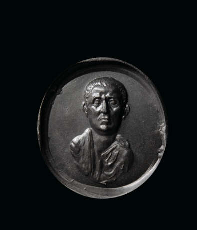 A ROMAN PALE AMETHYST RINGSTONE WITH MALE PORTRAIT BUST - photo 2