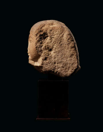 AN EGYPTIAN BROWN QUARTZITE HEAD OF A MAN - photo 3