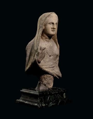 A CYPRIOT LIMESTONE VOTIVE BUST OF A WOMAN - photo 2