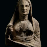 A CYPRIOT LIMESTONE VOTIVE BUST OF A WOMAN - фото 4
